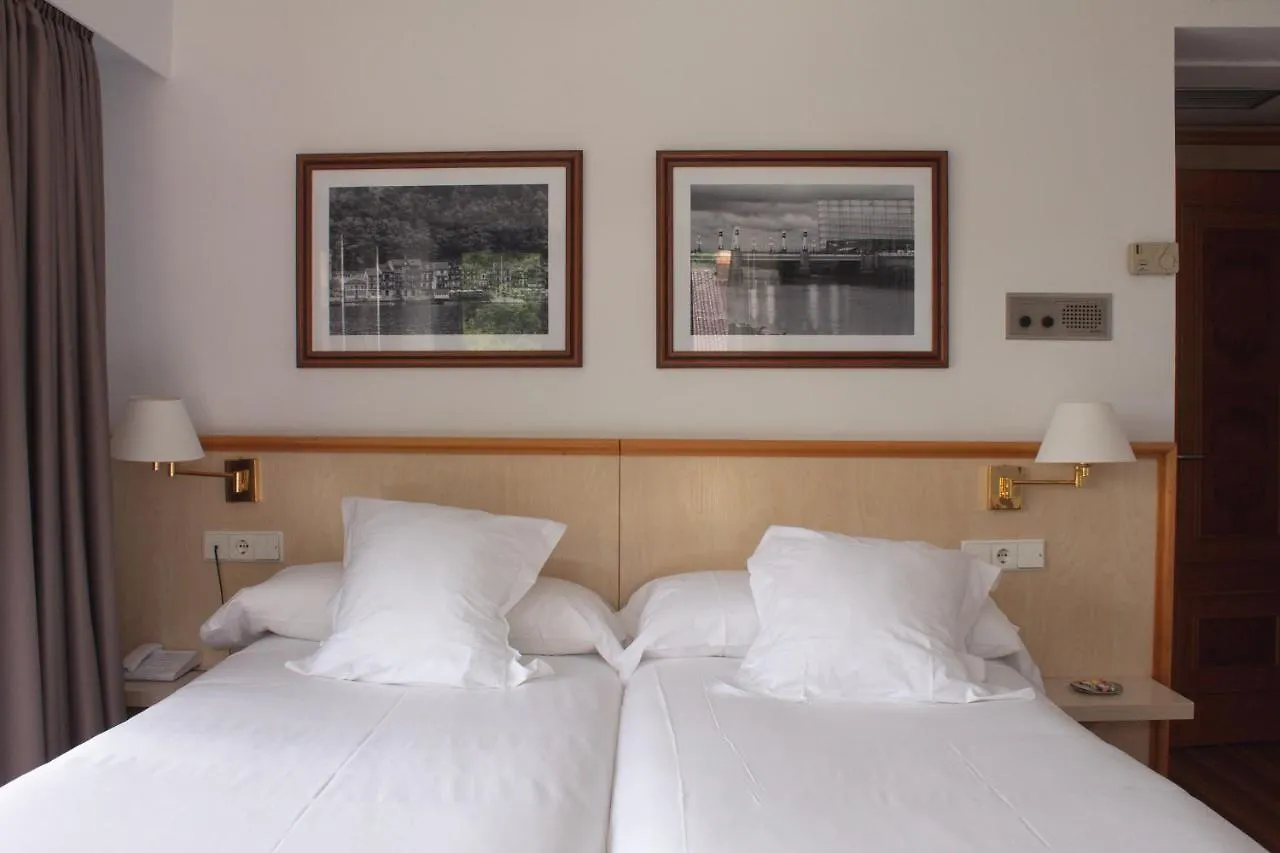 Hotel Ezeiza San Sebastián 2*,